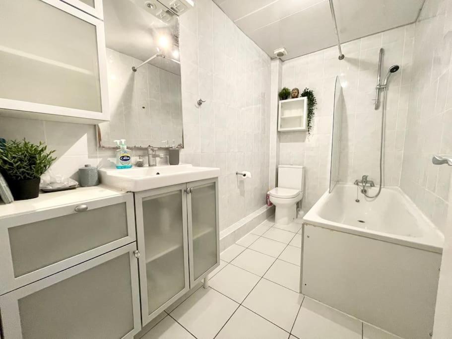 *New* Beautiful 2 Bedroom House In Central Location London Bagian luar foto